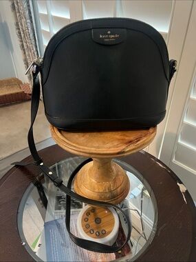 ♠️ Kate Spade, Black Pebbled Leather Dome Crossbody, EUC
